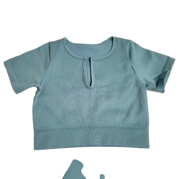 New 3pcs Yoga or Workout outfits for Women/Seamless/Thick and stretchable - Picture 4 of 7